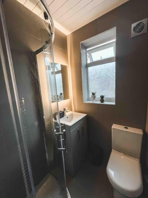 Comfortable Home In Bolton Farnworth Kültér fotó